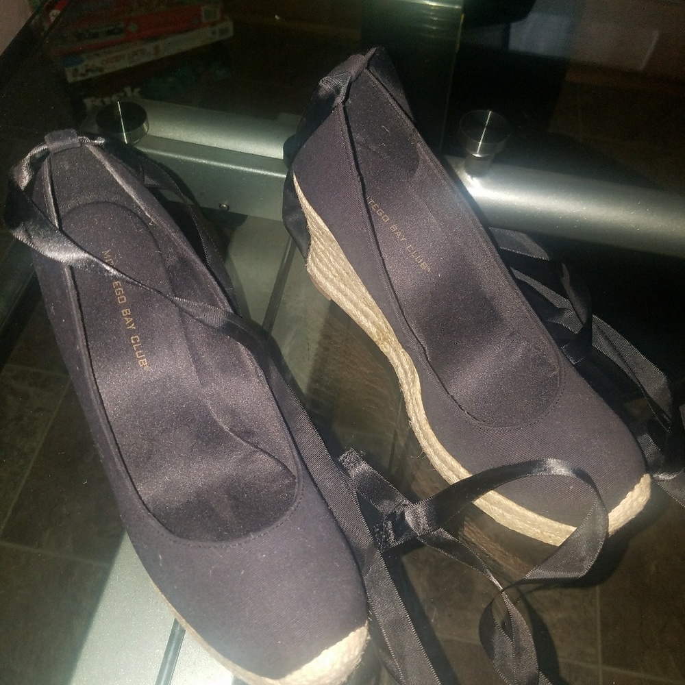 Shoes - Picture 3 of 4